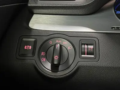 Volkswagen Passat - Thumbnail 29