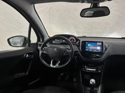Peugeot 208 - Thumbnail 11