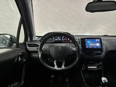 Peugeot 208 - Thumbnail 12