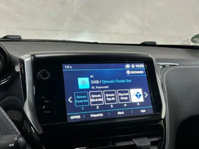 Peugeot 208 - Thumbnail 13