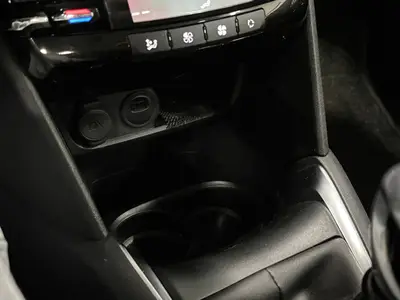 Peugeot 208 - Thumbnail 15