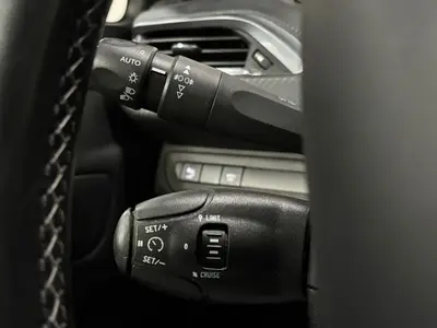Peugeot 208 - Thumbnail 18