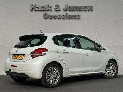 Peugeot 208 - Thumbnail 4