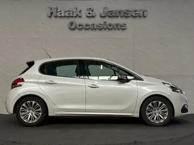 Peugeot 208 - Thumbnail 8