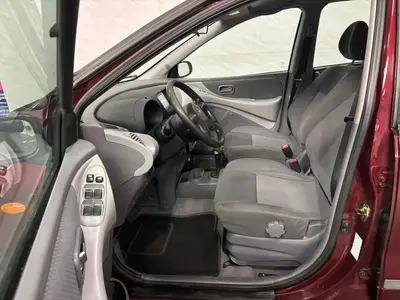 Nissan Almera Tino - Thumbnail 11