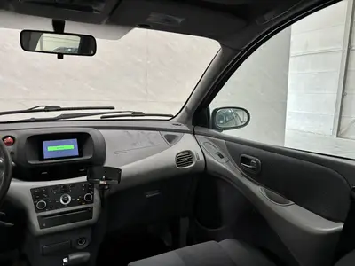 Nissan Almera Tino - Thumbnail 13