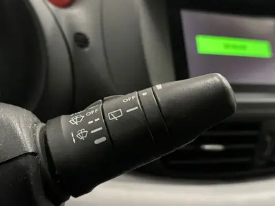 Nissan Almera Tino - Thumbnail 21