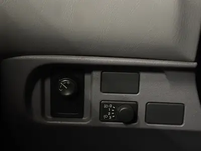 Nissan Almera Tino - Thumbnail 26