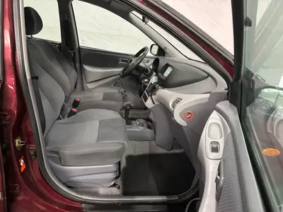 Nissan Almera Tino - Thumbnail 10