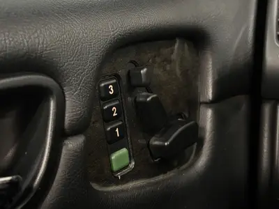 Mercedes-Benz CLK - Thumbnail 26