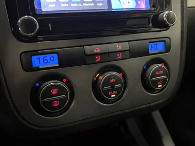 Volkswagen Golf - Thumbnail 14