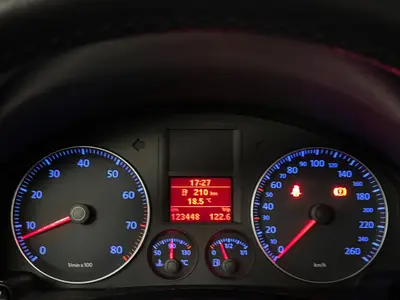 Volkswagen Golf - Thumbnail 18