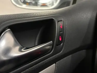 Volkswagen Golf - Thumbnail 20