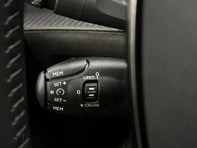 Peugeot 208 - Thumbnail 24