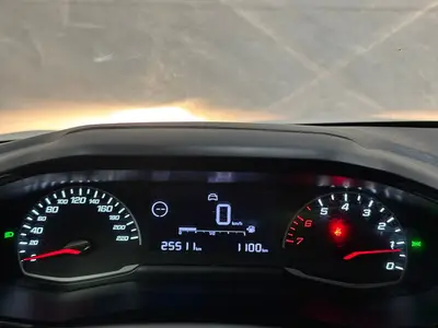 Peugeot 208 - Thumbnail 25