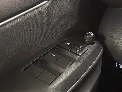 Toyota Yaris - Thumbnail 24