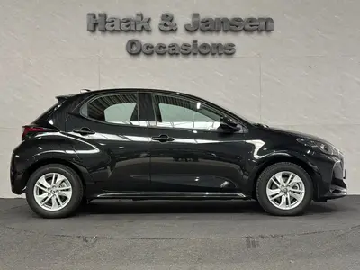 Toyota Yaris - Thumbnail 8