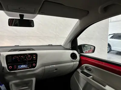 Volkswagen up! - Thumbnail 9
