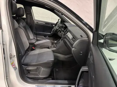 Volkswagen T-Roc - Thumbnail 10