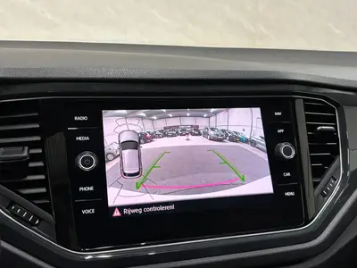 Volkswagen T-Roc - Thumbnail 14