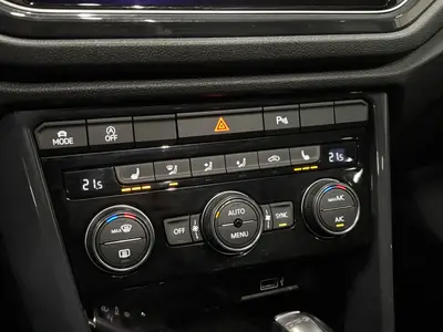 Volkswagen T-Roc - Thumbnail 15