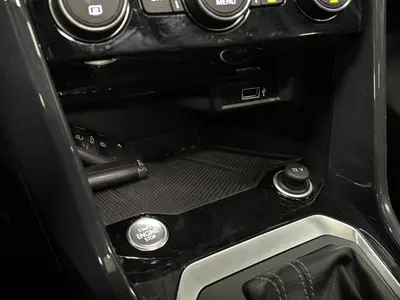 Volkswagen T-Roc - Thumbnail 16