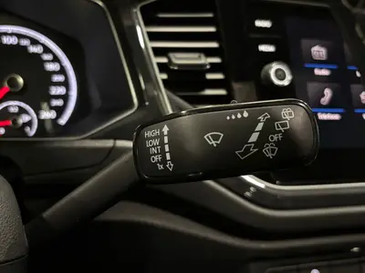 Volkswagen T-Roc - Thumbnail 20