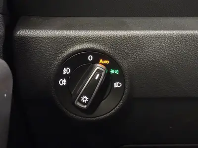 Volkswagen T-Roc - Thumbnail 23