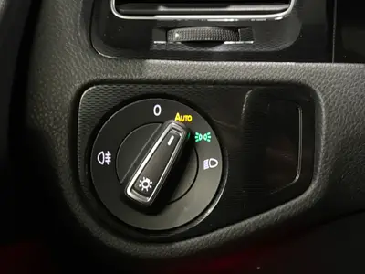 Volkswagen Golf - Thumbnail 24