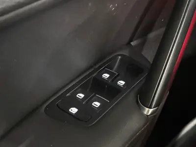 Volkswagen Golf - Thumbnail 25