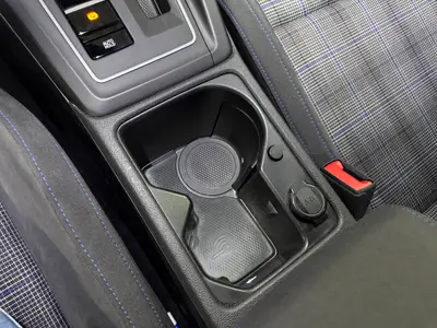 Volkswagen Golf - Thumbnail 21