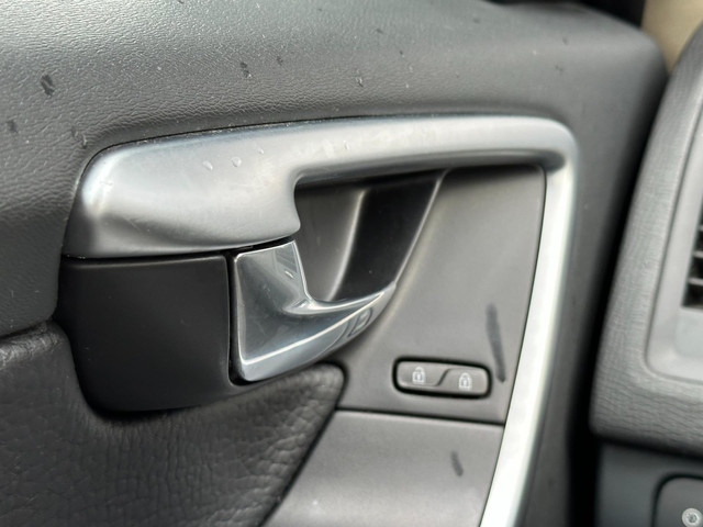 Volvo XC60 2.0 D3 FWD Automaat Clima Grijs kenteken 5-Cil foto 25