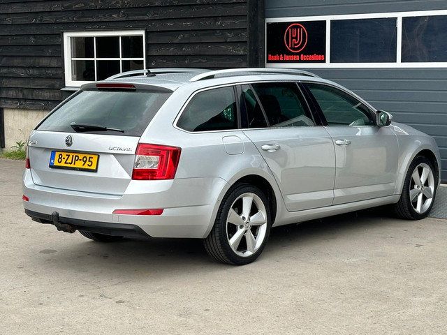 Škoda Octavia Combi 1.4 TSI Greentech Elegance Businessline foto 30