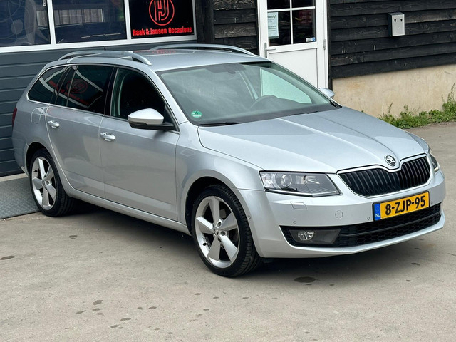 Škoda Octavia Combi 1.4 TSI Greentech Elegance Businessline foto 31