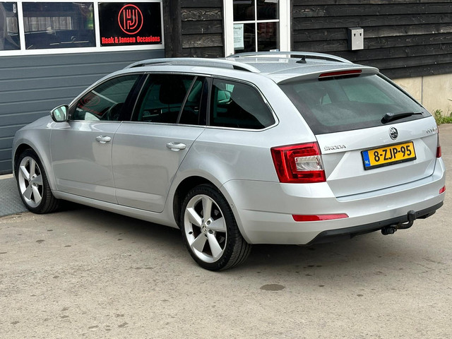 Škoda Octavia Combi 1.4 TSI Greentech Elegance Businessline foto 32