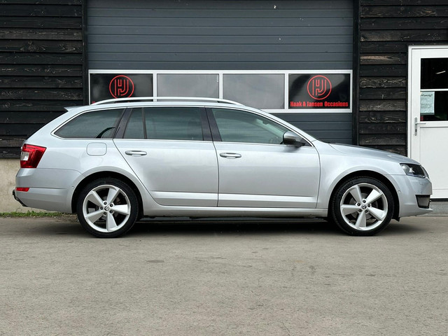 Škoda Octavia Combi 1.4 TSI Greentech Elegance Businessline foto 7
