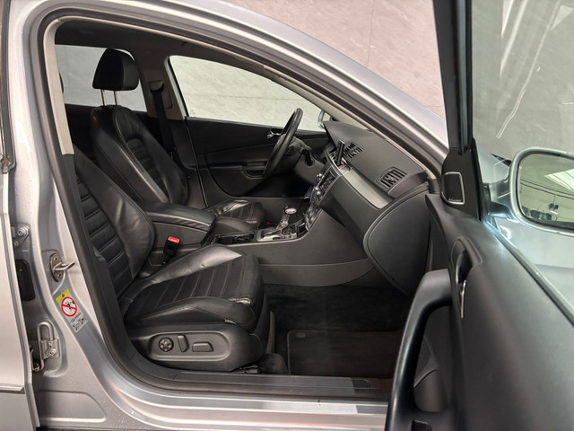 Volkswagen Passat Variant 3.2 V6 Highline 4M – Massage – Cruisecontrol – Panoramadak – Stoelverwarming foto 10
