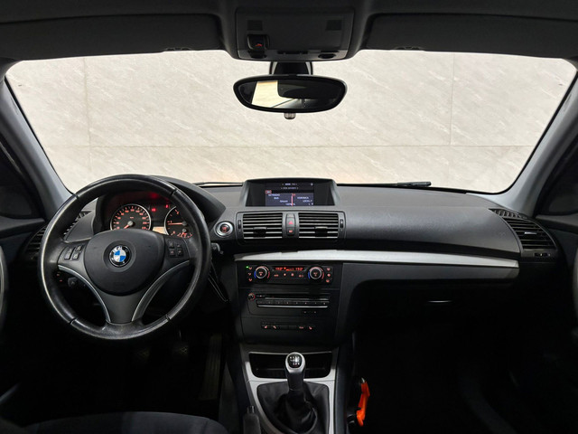 BMW 1-serie 118d – Cruisecontrol – Stoelverwarming – Navi foto 11
