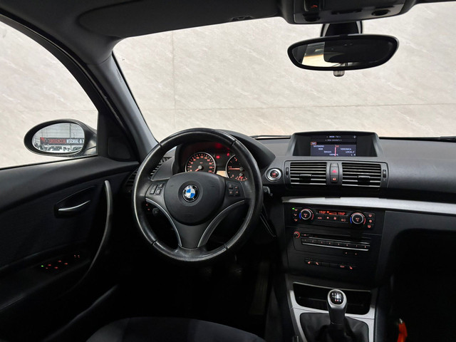 BMW 1-serie 118d – Cruisecontrol – Stoelverwarming – Navi foto 13