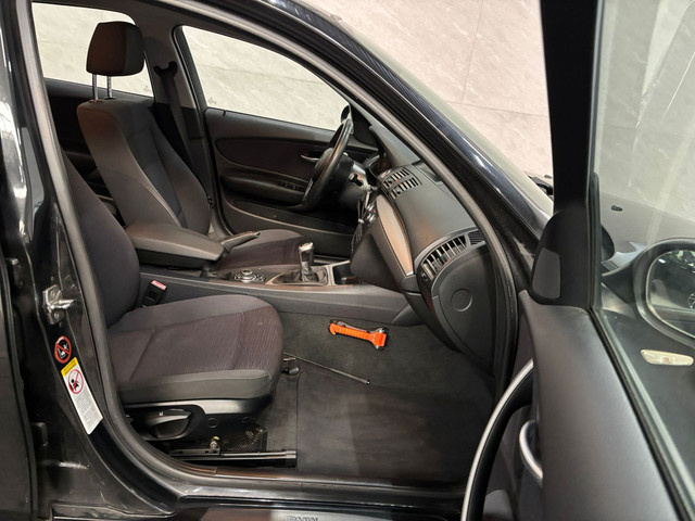 BMW 1-serie 118d – Cruisecontrol – Stoelverwarming – Navi foto 9