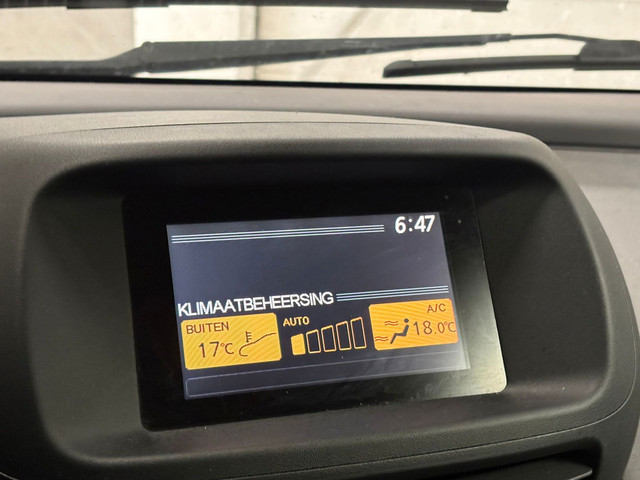 Nissan Almera Tino 1.8 Acenta – Automaat – Navi – Airco foto 15